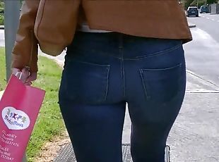 The hottest candid booty in public in tight jeans and pants