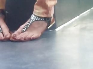 sexy Indian or Pakistani MILF Feet Candid & face beauty